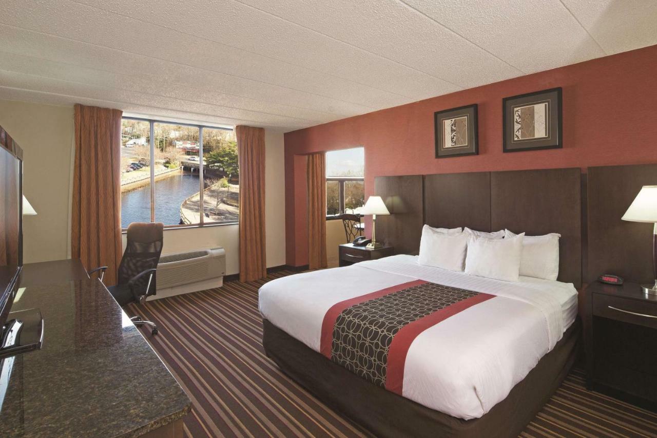 La Quinta By Wyndham Salisbury Hotel Exterior foto